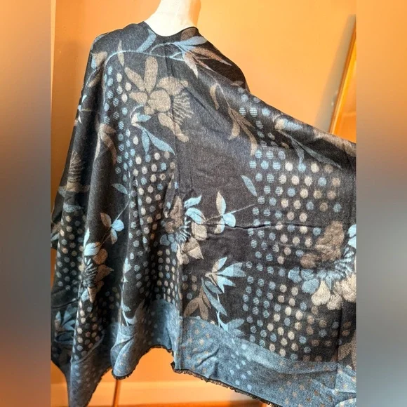 NWT 100% Cashmere wrap - Picture 3 of 5